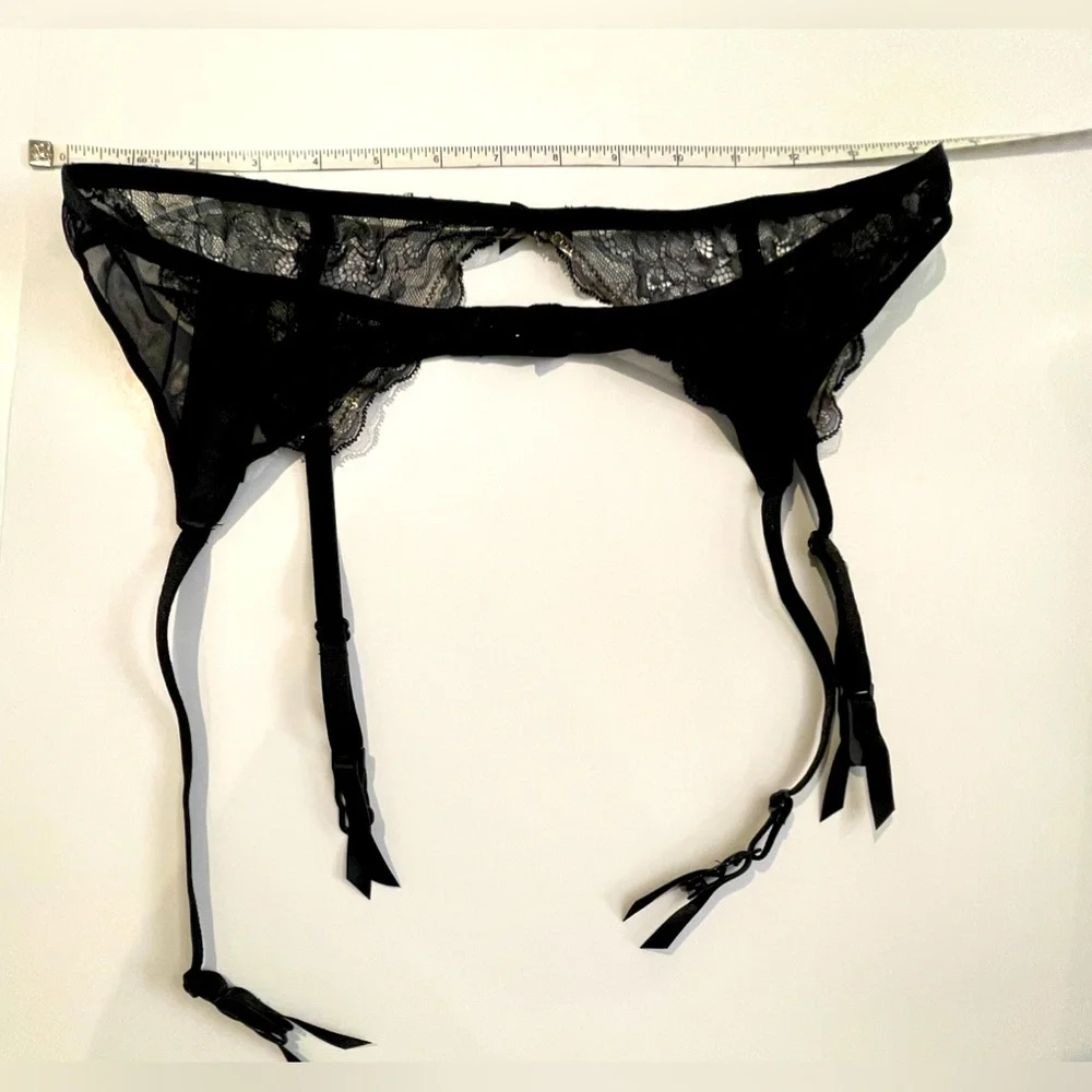 Black Lace Garter Belt with Adjustable Straps - Picture 10 of 12